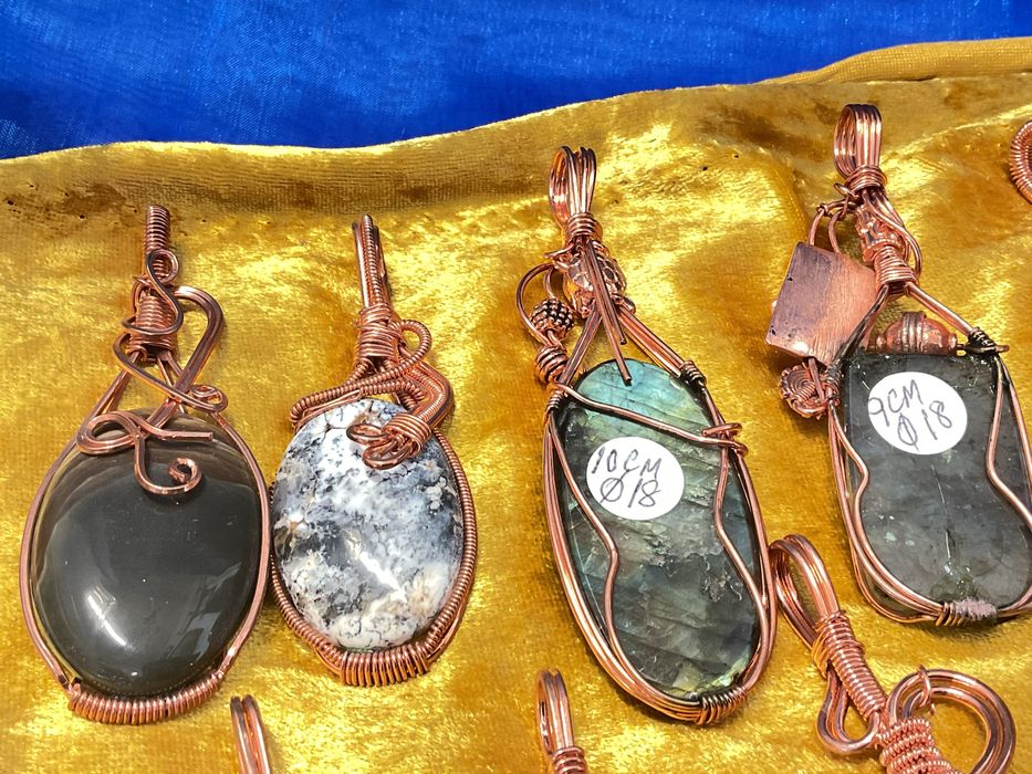 Pendente coleção várias pedras 8/10 cm