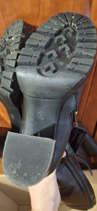 Сапожки зимові на підборах р.35