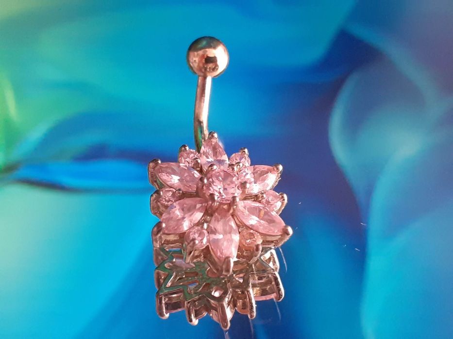 Kolczyk do pępka różowy kwiat stal chirurgiczna