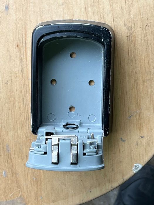 Caixa de Chaves Master Lock com Código – Fixação à Parede