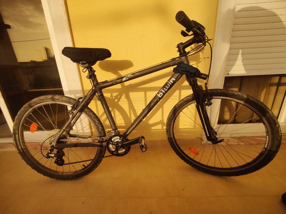 Pack Bicicleta B'Twin 5.0 + Cadeado de Corrente Decathlon + Bomba + Pneus Extra