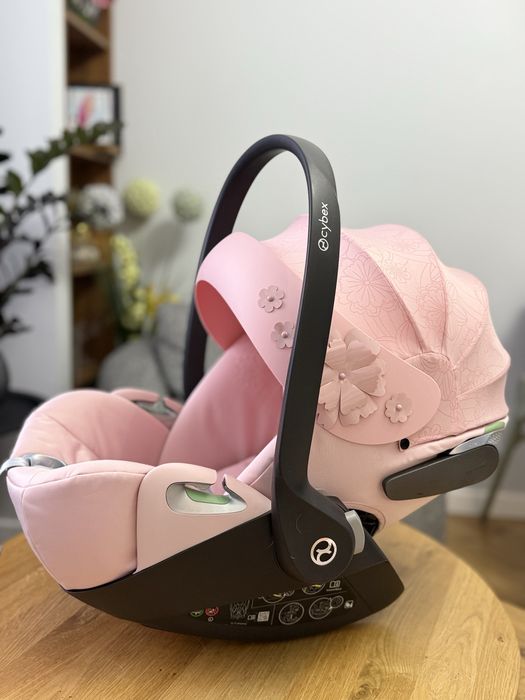 Продам автокрісло Cybex Simply Flowers