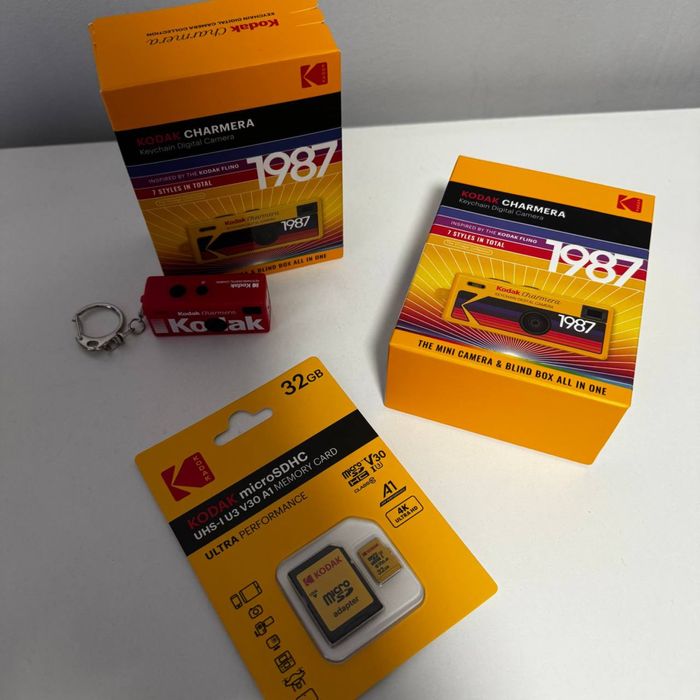 Фотокамера-брелок Kodak Charmera + 32 GB SD