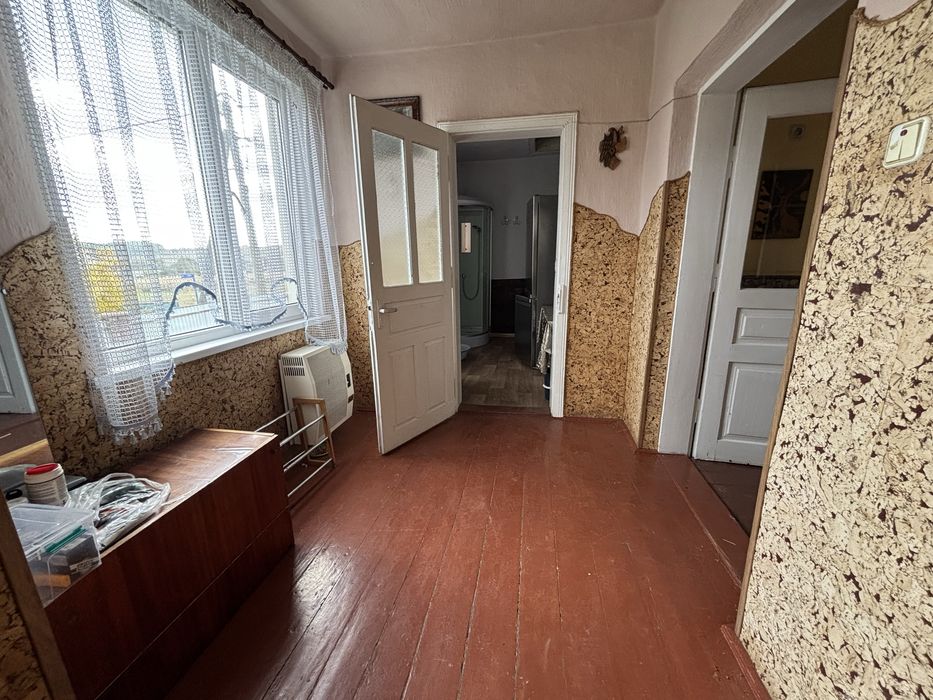 Продаж Будинок 75м². Ділянка 9 сот. Узин. Світло. Газ. Криниця. Центр