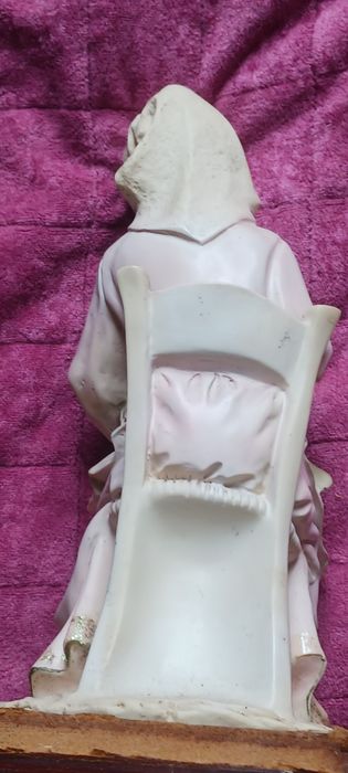 Estatuete em Marfinite a Senhora o Menino e o Gato