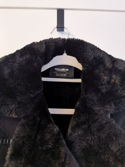 Kurtka z misiem czarna PULL&BEAR futrzany kołnierz