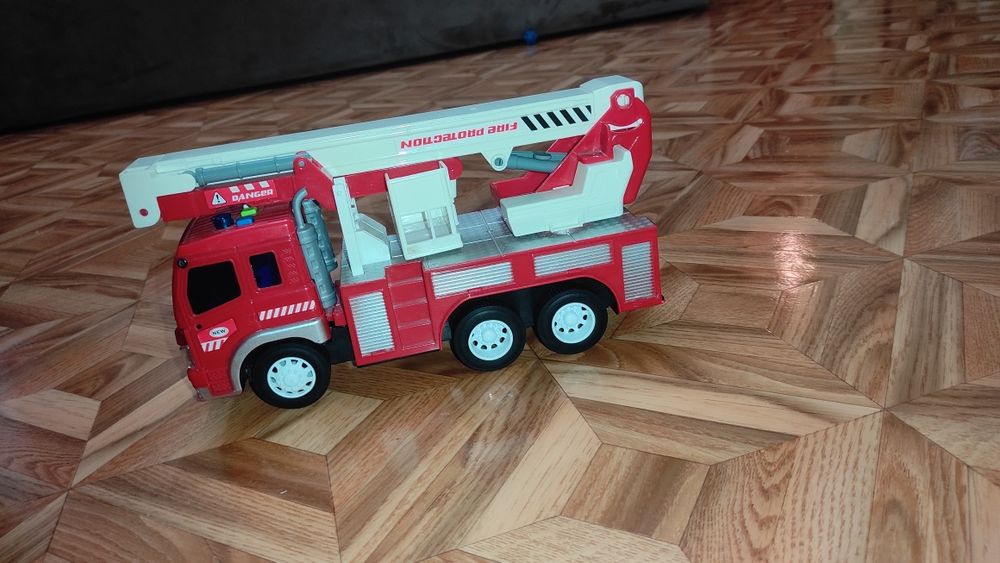 Пожарная машина музыкальная