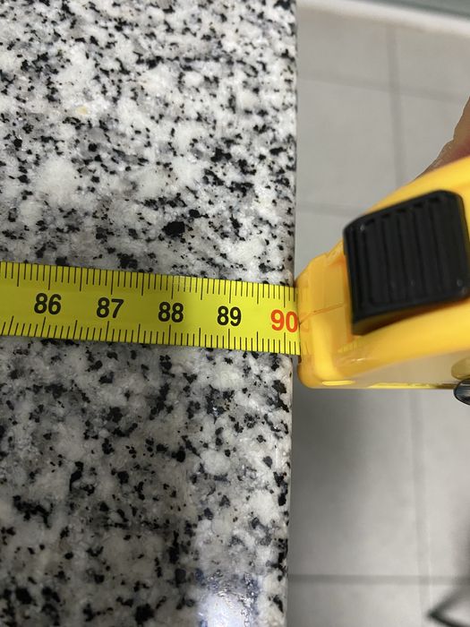 Mesa de cozinha com tampo em pedra mármore