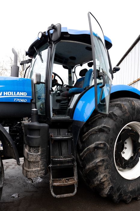 Трактор New Holland t7060