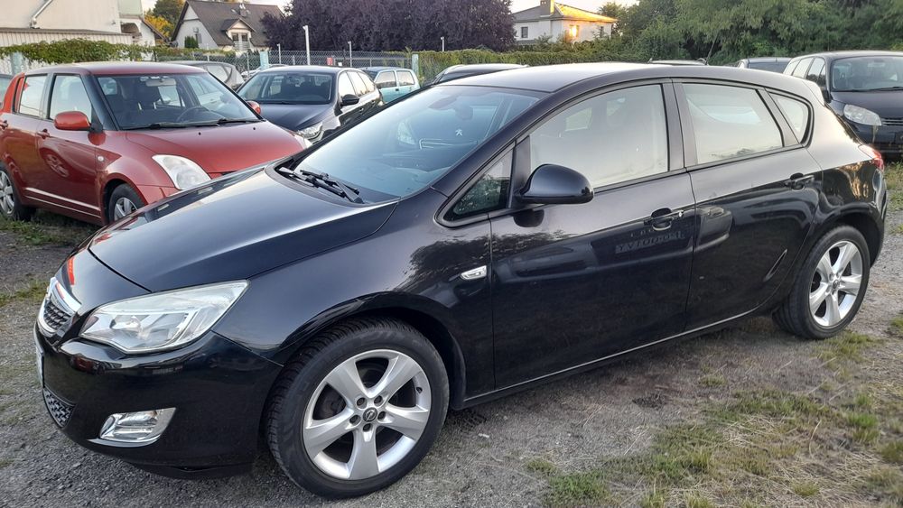 Opel Astra J HB 1,4 16 V klima wyposażony zarejestrowany 1 właściciel Prywatny