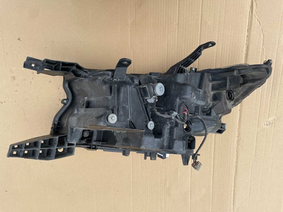 Lampa przód przednia prawa Toyota Land Cruiser 150 Full Led Europa