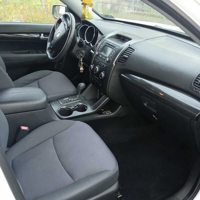 Продам автомобіль Kia Sorento 2012