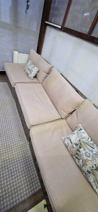 Sofá e mesa de exterior