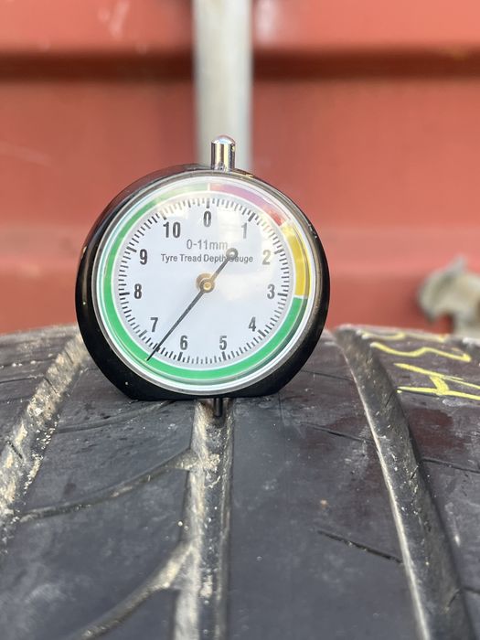 . Opona Bridgestone 235/55/20 pojedynka