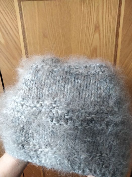 Продам женские вязаные шапки из козьего пуха