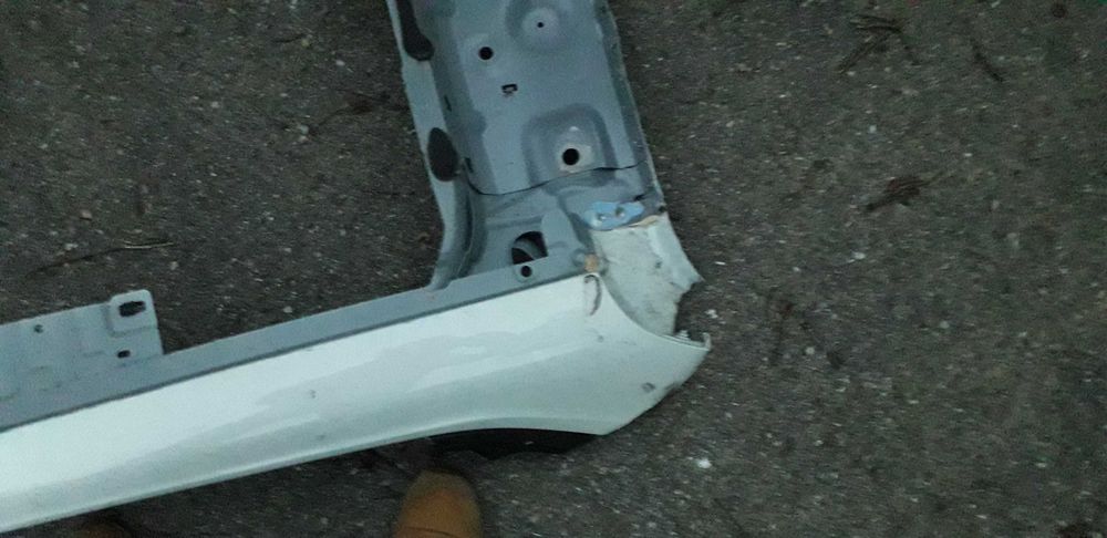 renault clio v słupki a - b - c  prawy i lewy,