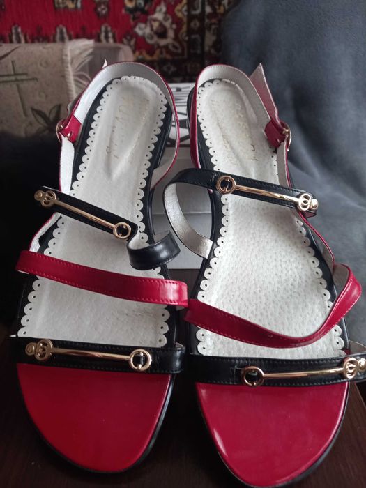 Босоніжки жіночі нові шкіряні