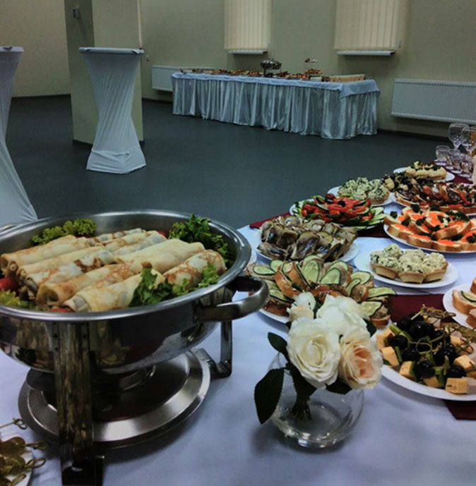 Послуги кухаря, офіціанта на ваше свято: 4000 грн(4 години) .Кейтеринг