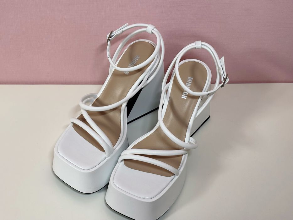 Шкіряні босоніжки на каблуку білі Miraton