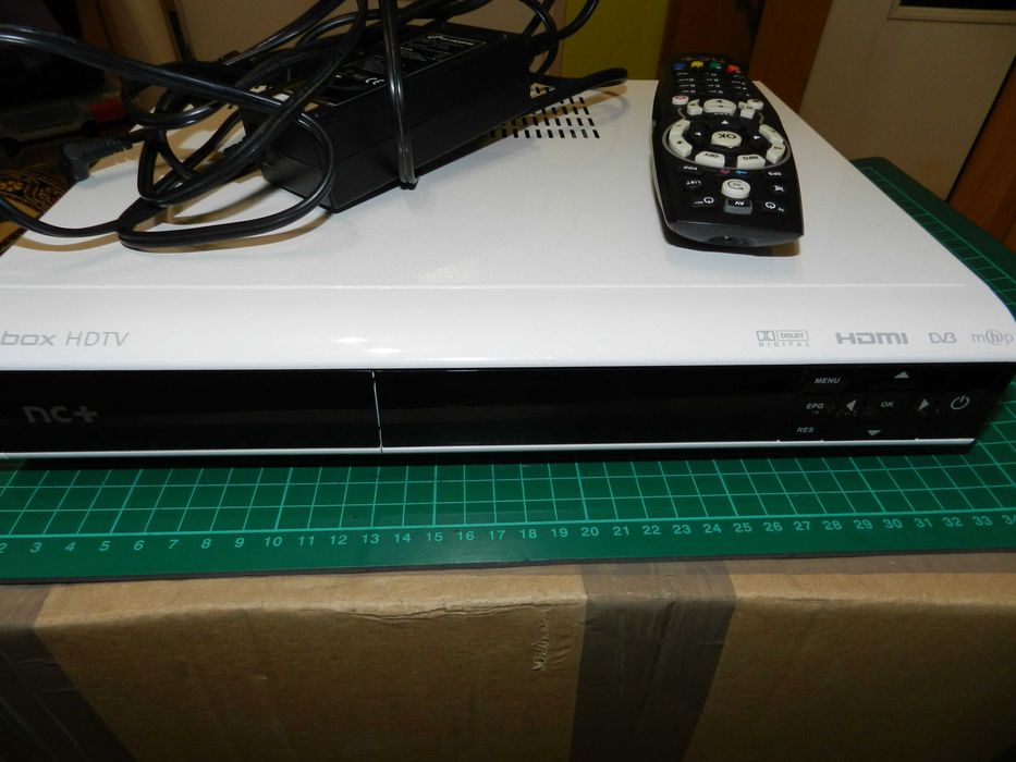 BIAŁY Tuner  NBOX 5800S.