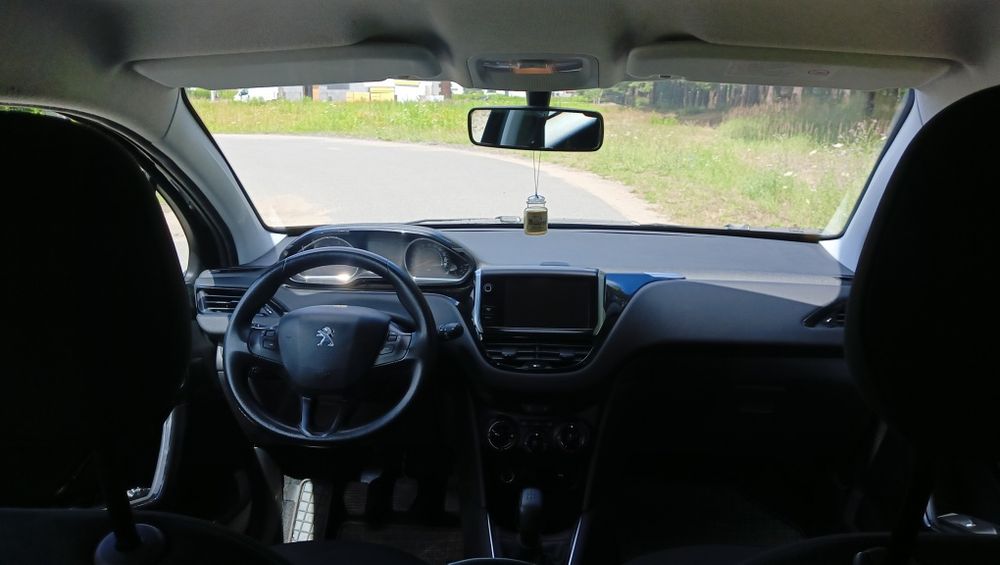 Peugeot 208 1.4 niski przebieg polecam .