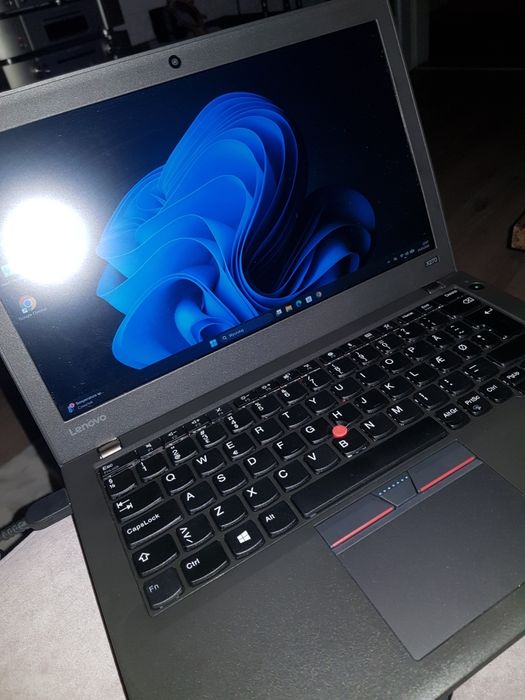 Lenovo thinkpad x270 Intel i5  6 gen 2,4 ghz 8 gb ram 240 ssd win 11