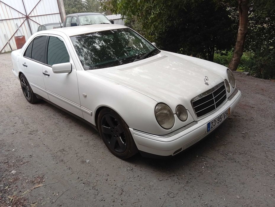 Mercedes E220 CDI 124 CV foto 2