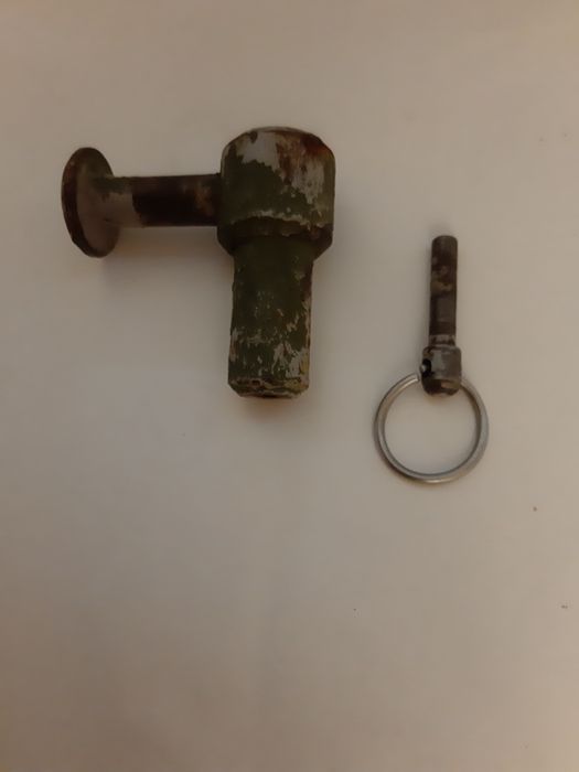 Продам Навесной , Винтовой Замок с ключом
