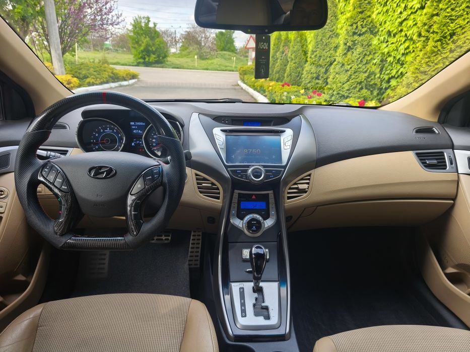 Hyundai Elantra 1.6 automat