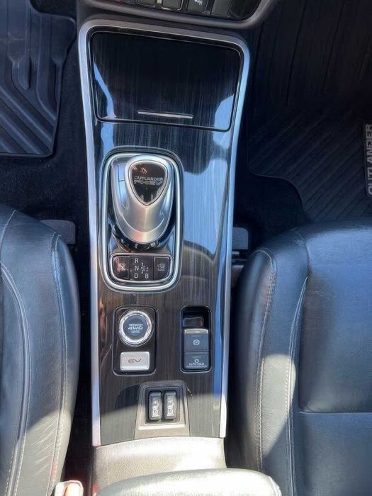 Mitsubishi Outlander PHEV SEL      2018