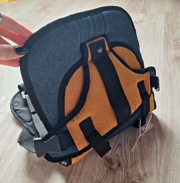 Кресло автомобильное детское безкаркасное.