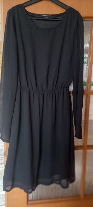 Czarna sukienka z długim przezroczystym rękawem   36/38