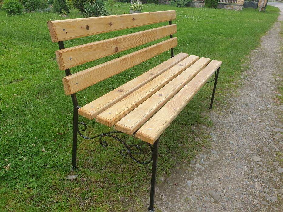 Міцна лавка довжиною 1,6м. Нова