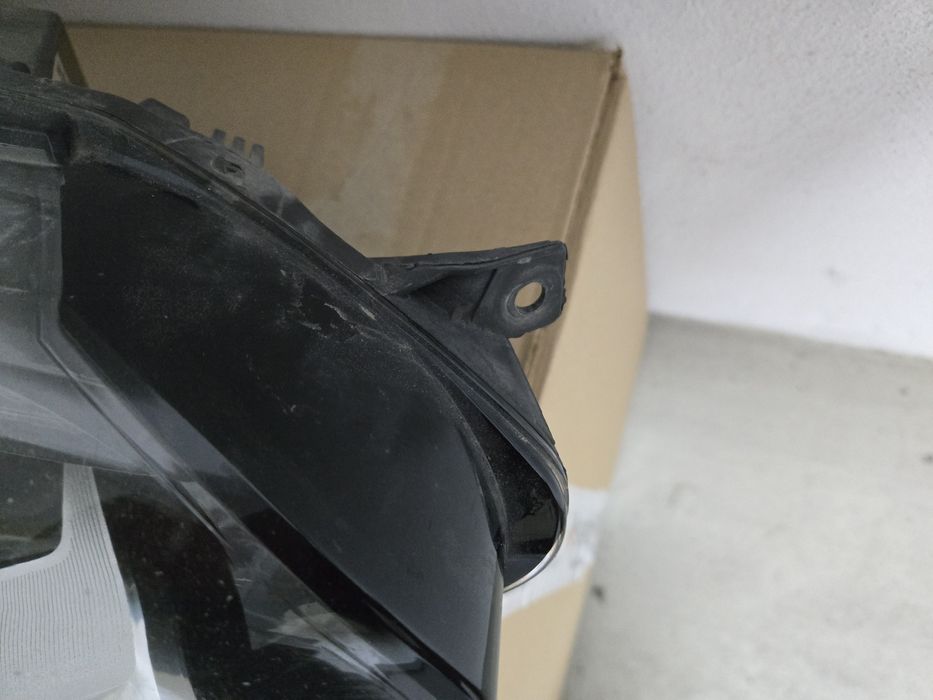 Farol direito Renault megane 4