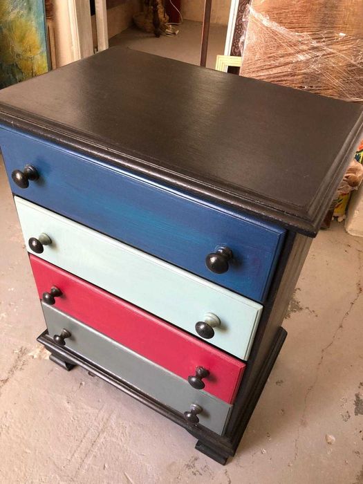 Aparador em madeira massissa em muito bom estado