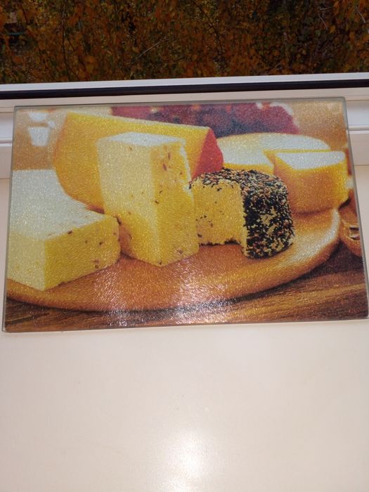 Продам новую стеклян. кухонную доску фирма GLASS CUTTING BOARD