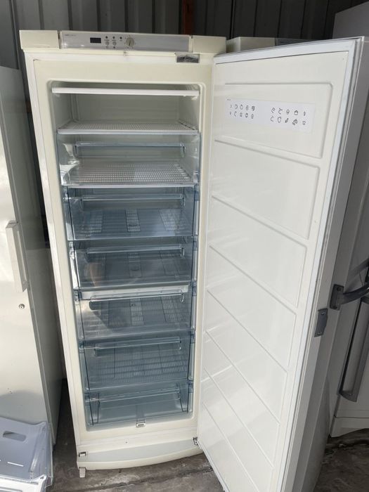 Холодильник + морозильна камера від концерну Electrolux ( А200604 )