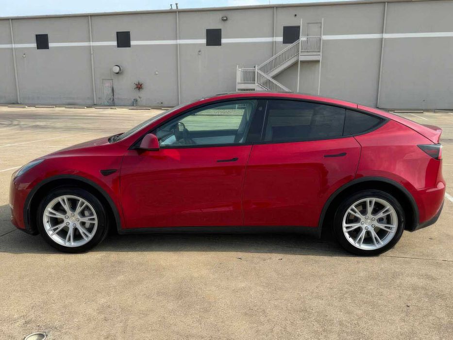 Tesla Model Y      2021