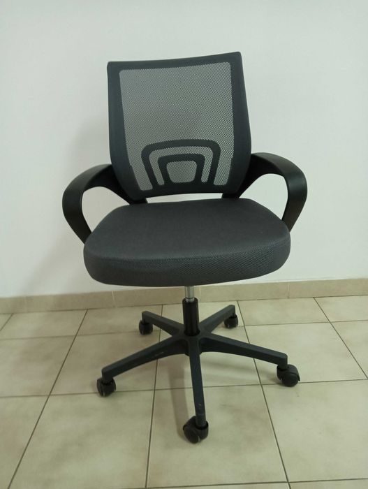 Vende-se Cadeira de Escritorio nova