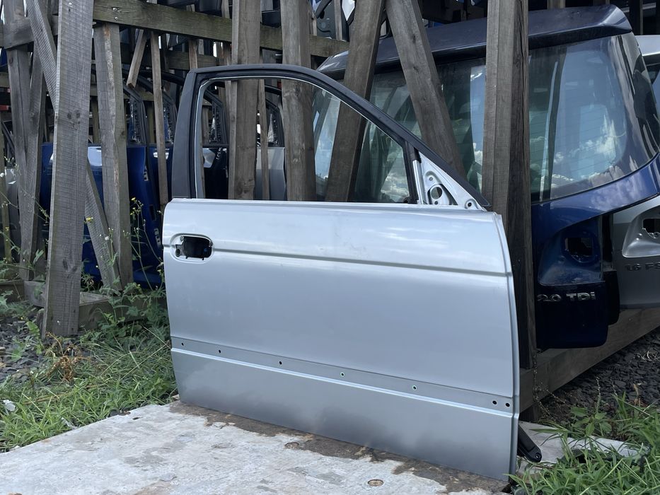 Двері Передня Права Дверка передння правая BMW E39 TITAN SILBER TITAN SILVER 354