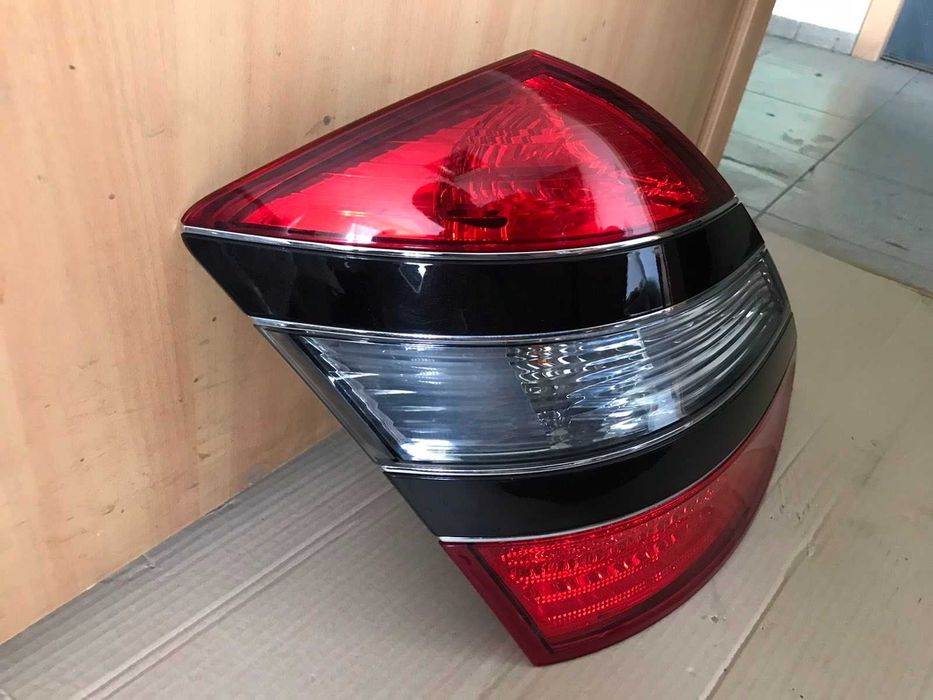 Фонарь задний левый/правый w221