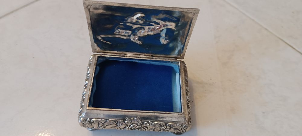 Guarda jóias trabalhado