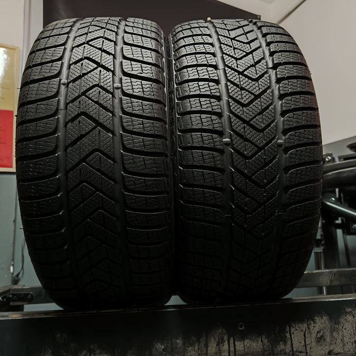 235/35/19 XL Sprzedam parę opon zimowych Pirelli