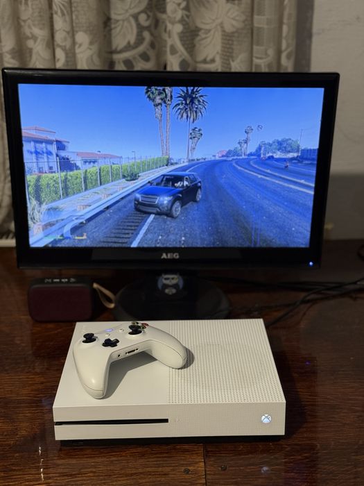 Продам xbox one s 1TB