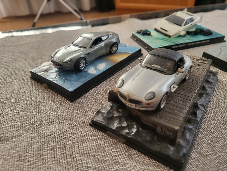 4x modele 007 James Bond 1:43