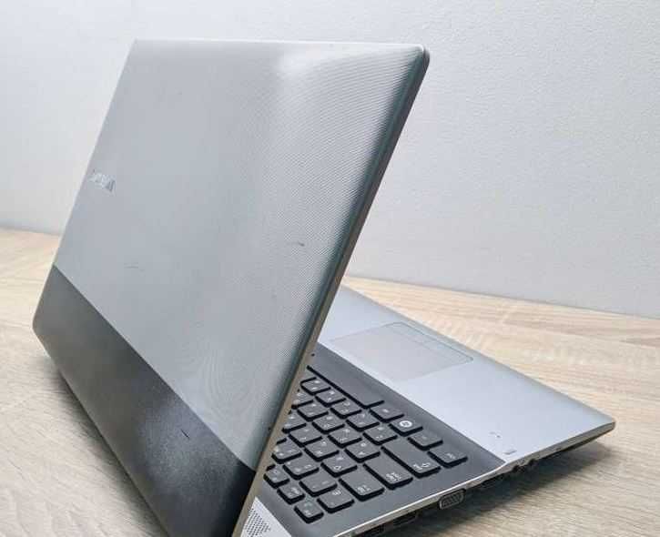 Ноутбук Samsung RV513  15.6"
