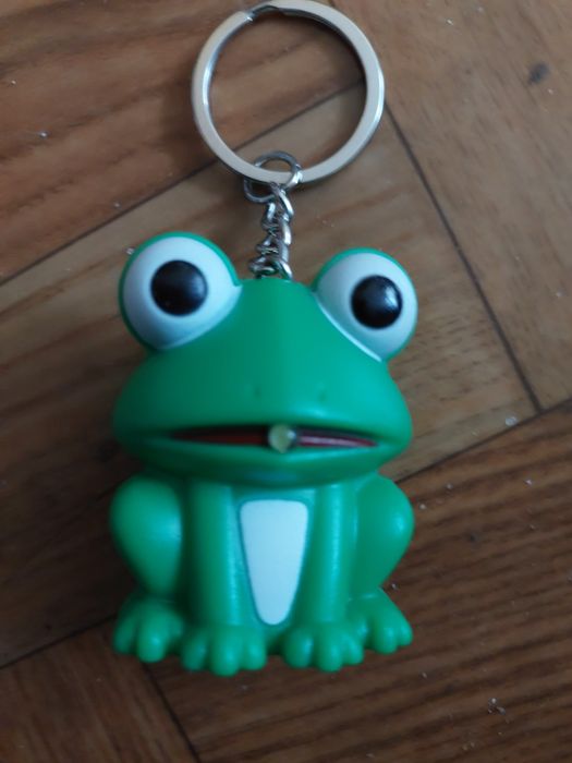 Breloczek zielona żabka.