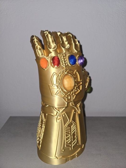 Luva tamanho real de thanos