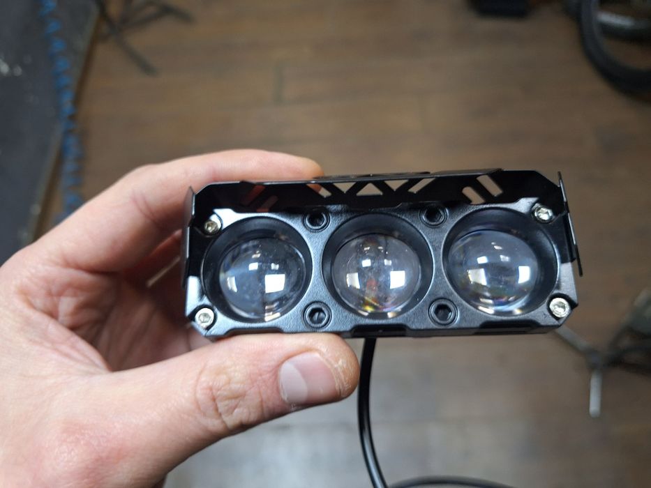 Світло фара 12v лед 3 діода для мотоцикла велосипеда скутера