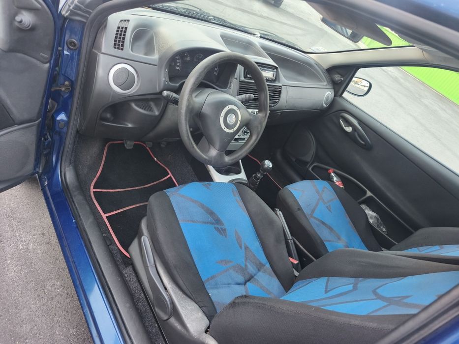 Fiat Punto 80
Motor a gasolina 1.2L 100cv
Modelo: 2004
Vidros e espelhos elétricos
Correia de distribuição, embraiagem, óleo e filtros foram trocados.